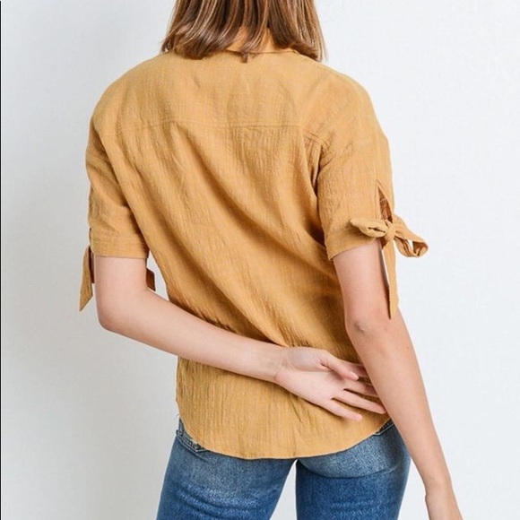 ⭐️Short Sleeve Button Up Top With Tie Sleeve⭐️ - Picture 6 of 6